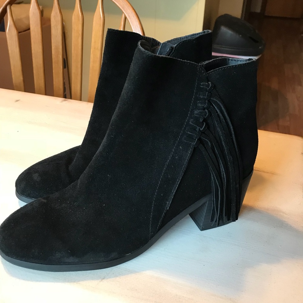 REACTION Kenneth Cole black leather booties